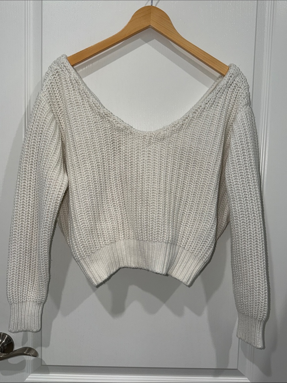 Women's Cream Knit V-Neck Sweater with twist back size small